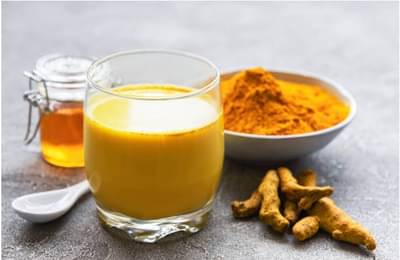रोगप्रतिकारक शक्तीपासून चांगली झोप, रात्री हळदीचे दूध पिण्याचे 5 फायदे