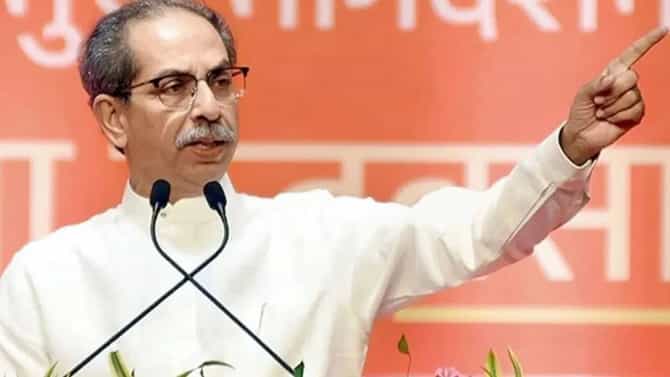 मुंबईत भाजपचा शिवसेना उद्धव ठाकरे गटाला मोठा धक्का