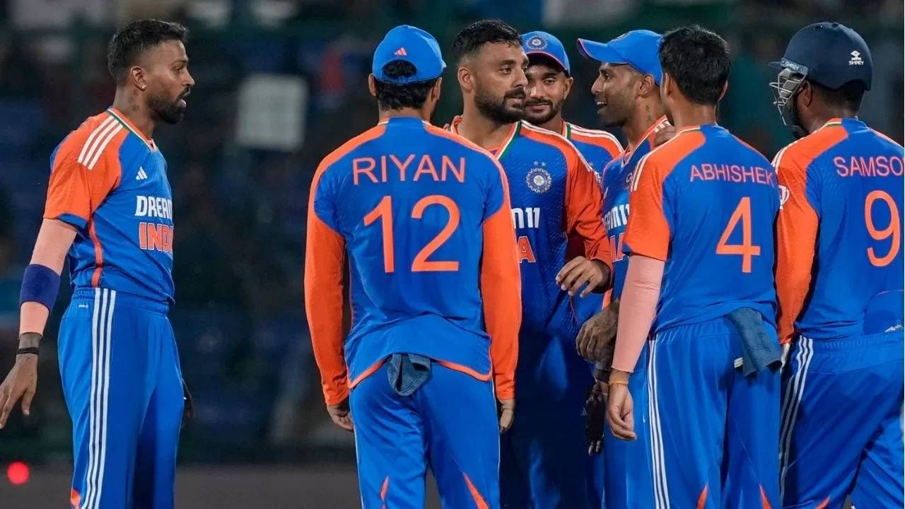 दुबई आणि अबूधाबीमधील खेळपट्ट्या फिरकीपटूंना अनुकूल आहेत. त्यामुळे त्याच्याकडून आणखी चांगल्या कामगिरीची अपेक्षा आहे. साखळी फेरीत शेवटचा सामना ओमानसोबत होईल. तसेच सुपर चार फेरीत पुन्हा एकदा पाकिस्तानशी सामना होऊ शकतो. (Photo- PTI)