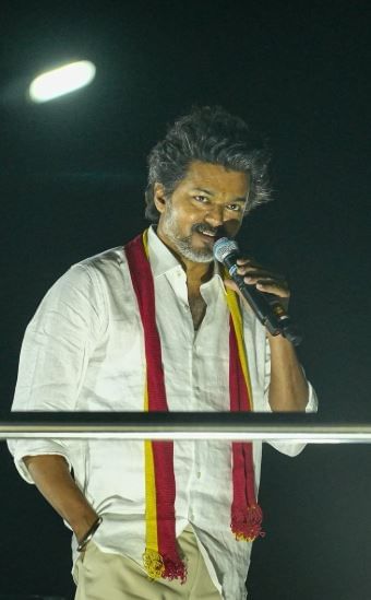 त्याने चालू झालेल्या चेंगराचेंगरीनंतर लगेच भाषण थांबवले आणि कारवर चढून लोकांना पाणी बॉटल वाटण्यास सुरुवात केली. त्यानंतर लगेच रुग्णवाहिका आल्या आणि जखमी लोकांना रुग्णालयात दाखल करण्यात आले.  