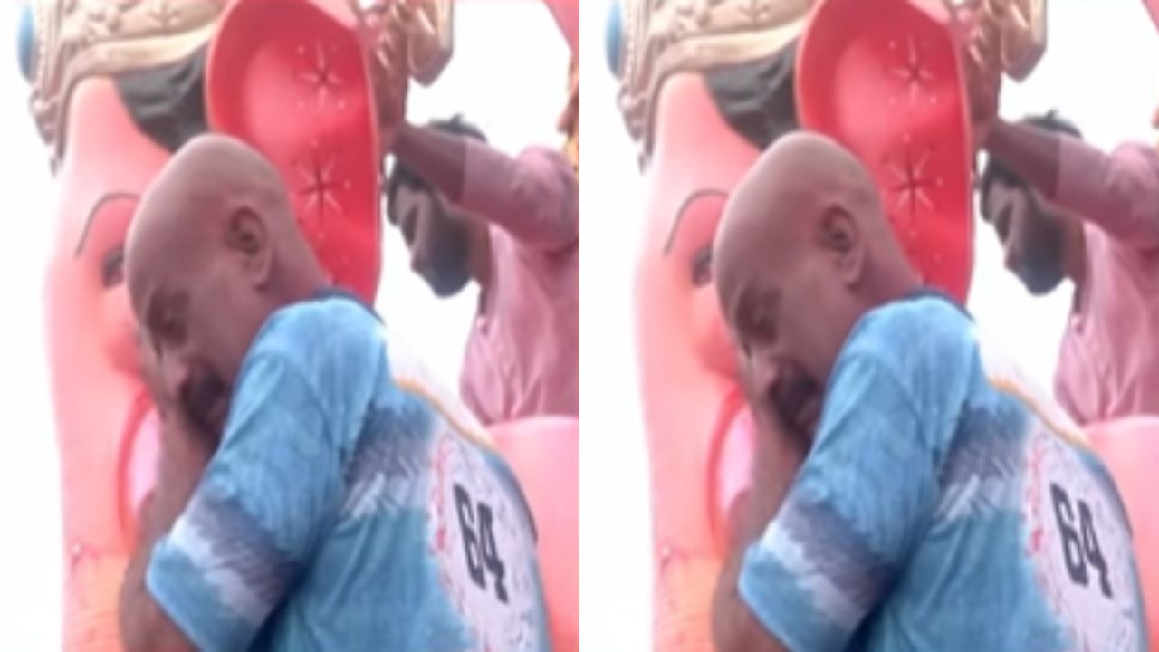 लाबागच्या राजाला निरोप देताना भक्ताला अश्रू अनावर लाबागच्या राजाला निरोप देताना भक्ताला अश्रू अनावर