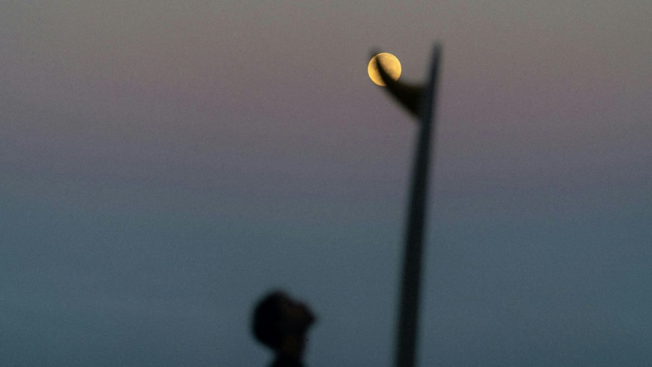 या ठिकाणी कधीकधी तांत्रिक क्रिया केल्या जातात. ज्यामुळे आपल्यावर वाईट परिणाम होऊ शकतो. त्यामुळे जर तुम्ही रात्रीचा प्रवास करायचा विचार करत असाल तर त्यापूर्वी या गोष्टी नक्की पाळा. नाहीतर तुम्हाला आयुष्यभर पश्चात्ताप करावा लागू शकतो.