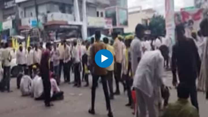 वाल्मिक आण्णा अंगार है, बाकी सब भंगार है...! बीडमध्ये कराडच्या समर्थनार्थ घोषणाबाजी वाल्मिक आण्णा अंगार है, बाकी सब भंगार है...! बीडमध्ये कराडच्या समर्थनार्थ घोषणाबाजी