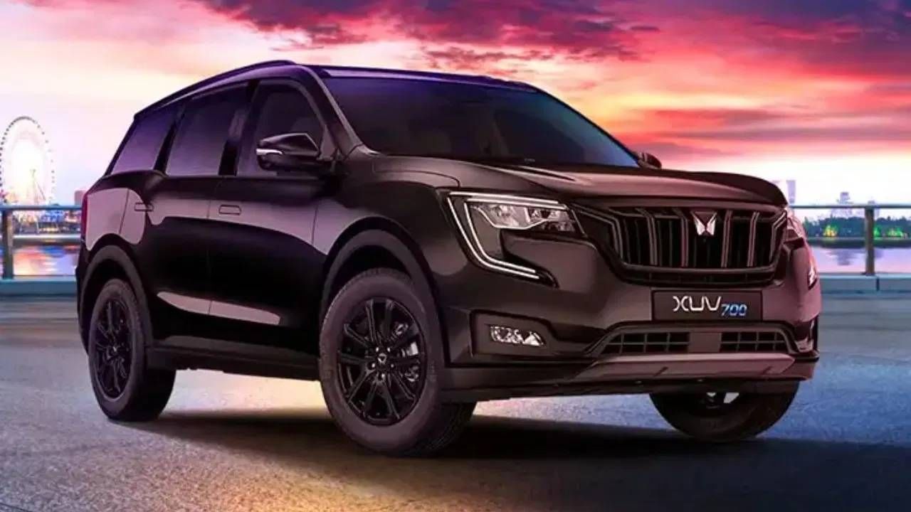 7 सीटर फॅमिली कारच्या सेगमेंटमध्ये मारुती सुजुकी एर्टिगा 18,445 यूनिट विक्रीसह पहिल्या नंबरवर आहे. ऑगस्ट 2024 मध्ये विकल्या गेलेल्या 18,580 यूनिटपेक्षा थोडी कमी विक्री झाली. 9,840 यूनिट्स विक्रीसह महिंद्रा स्कॉर्पियो भारतात सर्वाधिक विकल्या जाणाऱ्या 7-सीटर फ़ॅमिली कारमध्ये दुसऱ्या स्थानावर आहे.टोयोटा इनोवा 9,687 यूनिट्सच्या तुलनेत 9,304 यूनिट्ससह तिसऱ्या नंबरवर आहे.