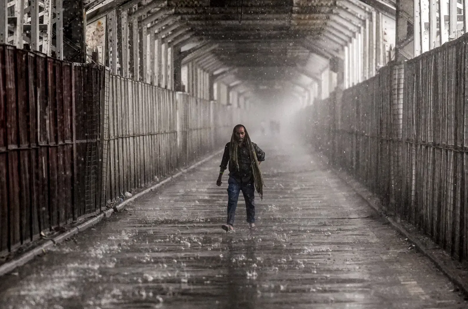 नोएडा प्रशासनाने सेक्टर-135 मधील सर्व फार्महाऊस रिकामे करण्याच्या सूचना दिल्या आहेत. कारण दिल्ली एनसीआरमध्ये यमुना नदीच्या पाण्याची पातळी धोक्याच्या पातळीच्या वर म्हणजे 206.86 मीटरवर पोहोचली आहे.