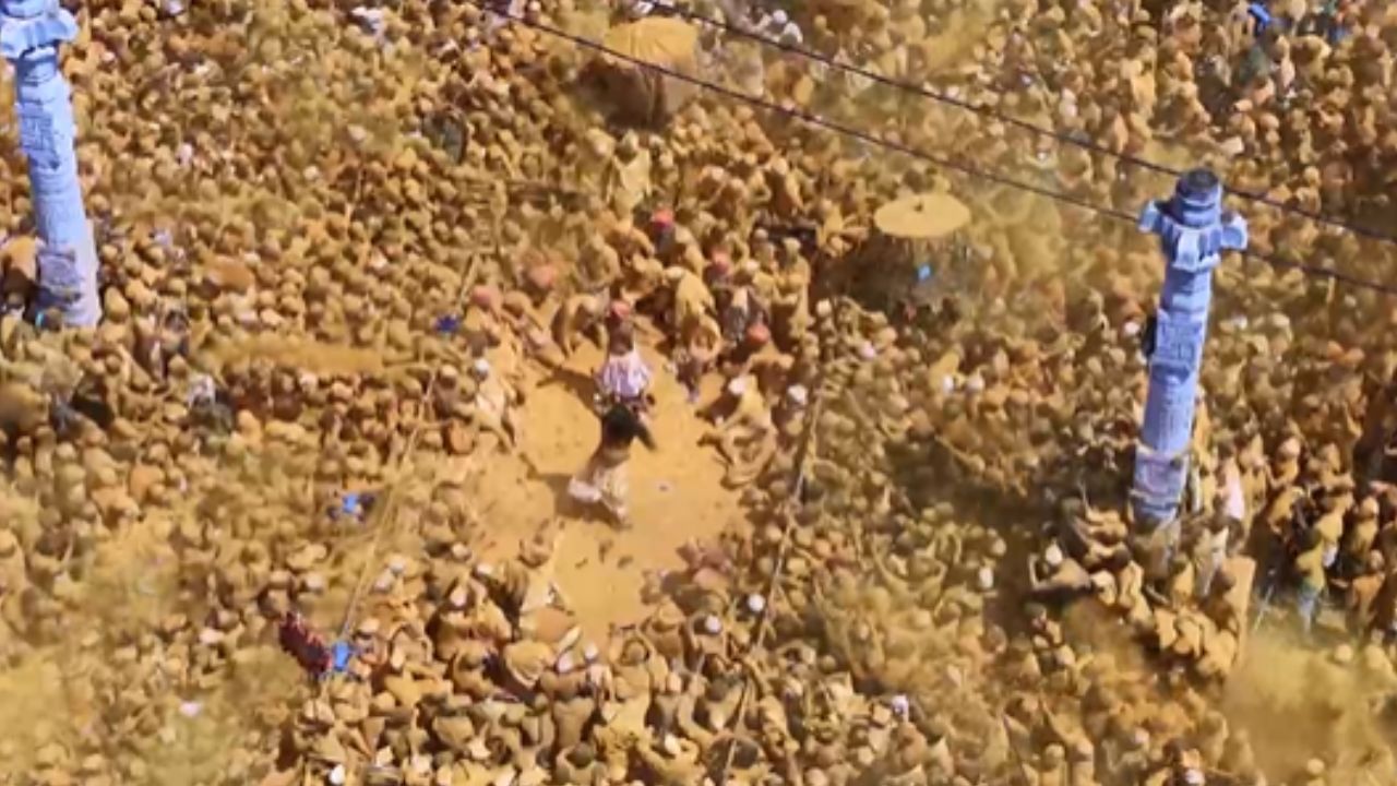 आज सकाळी मंदिराचे मानकरी, गावकामगार पाटील, कुलकर्णी, मगदूम, जोशी, चौगुले, गावडे, पुजारी यांनी मंदिरातून येऊन फरांडेबाबांना आलिंगन देत भेट घेऊन मंदिरात येण्याचे निमंत्रण दिले. मानकरी चौगुले यांनी फरांडेबाबांच्या पायामध्ये वाळातोडा घातला यानंतर मानाची तलवार हातात घेऊन फरांडेबाबांनी हेडाम खेळत मंदिरामध्ये प्रवेश केला.