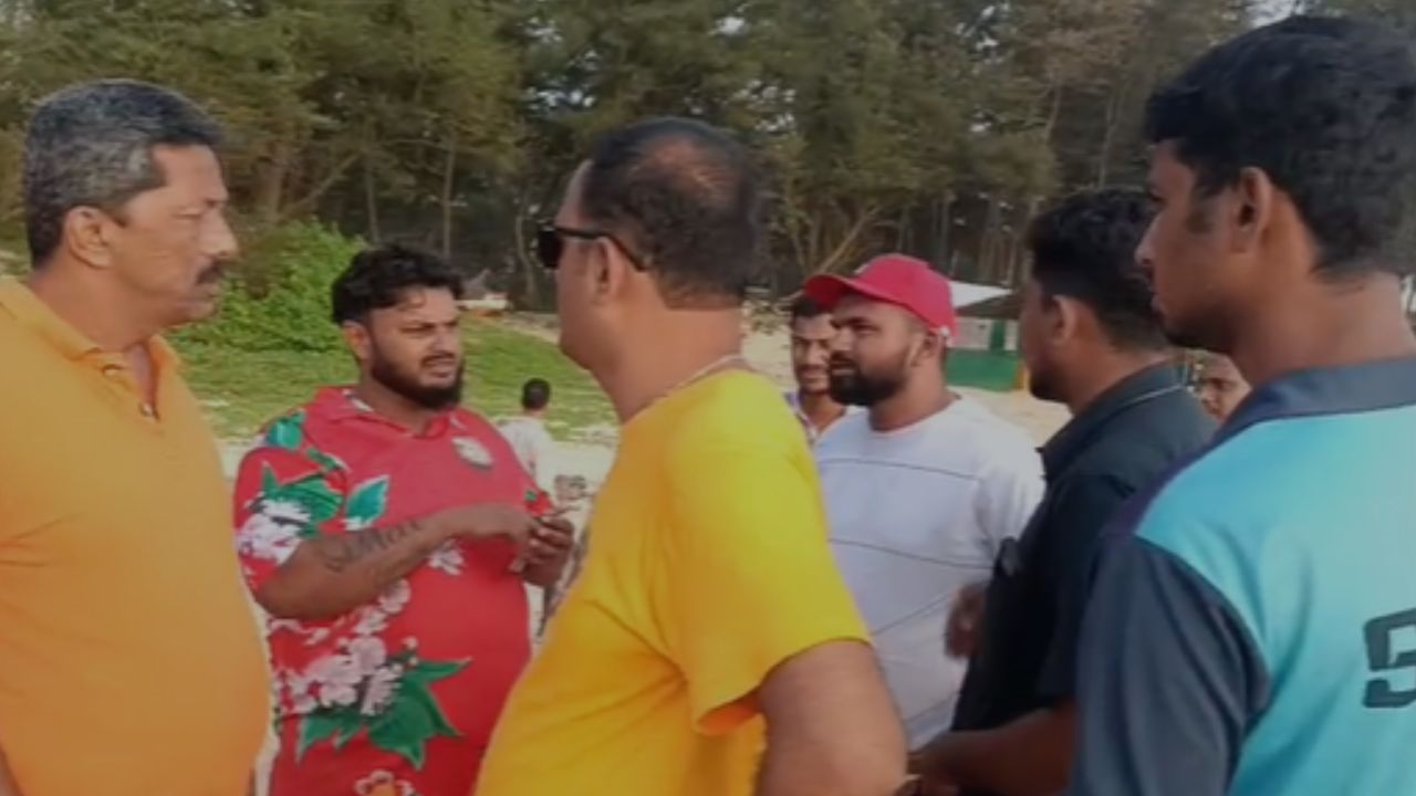 घटनास्थळी शोधकार्य सुरू असून, तिघांचा जीव वाचवण्यात यश आलं आहे, अजूनही दोन जण बेपत्ता आहेत.  