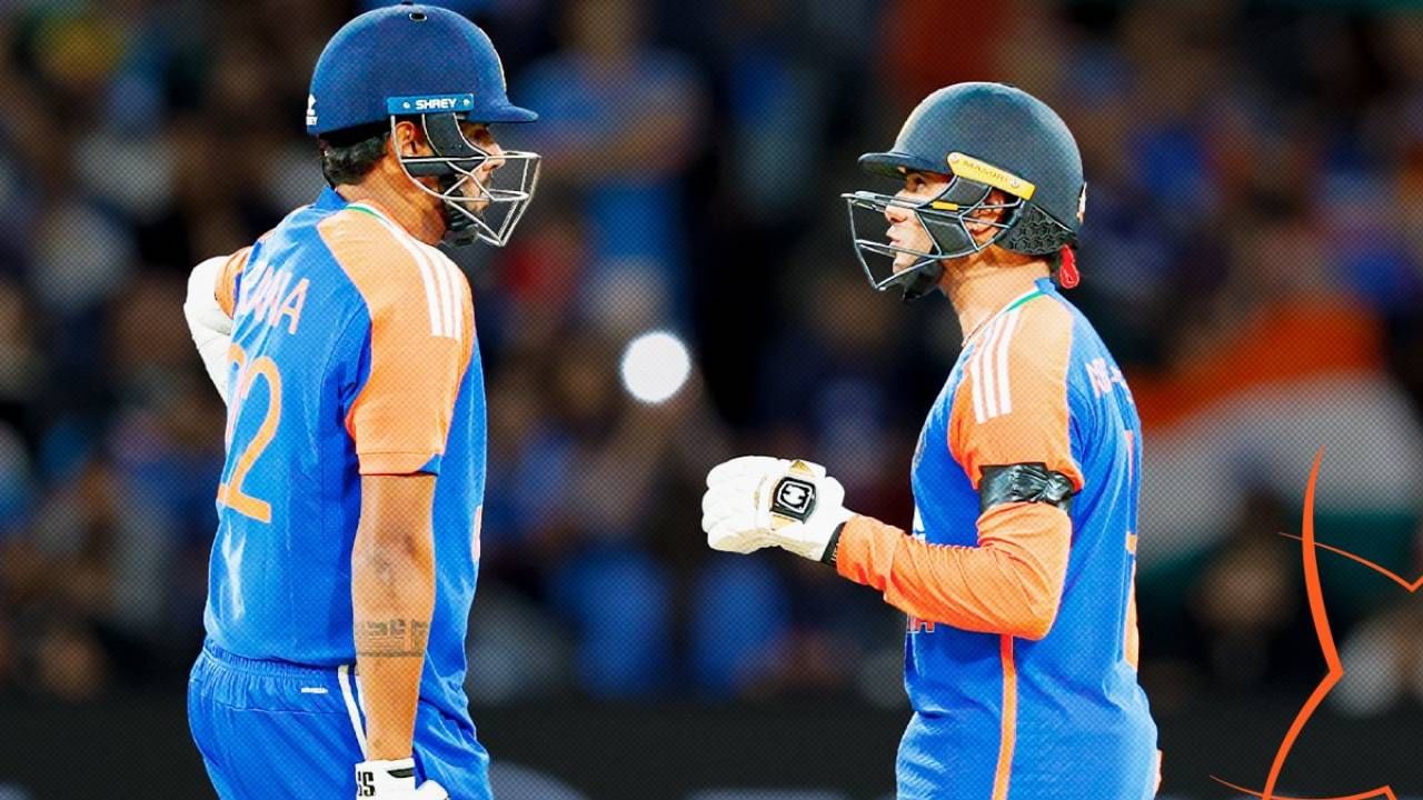 अभिषेक शर्माने ऑस्ट्रेलियाविरुद्ध फक्त 23 चेंडूत अर्धशतक पूर्ण केलं. टी20 आंतरराष्ट्रीय सातवं अर्धशतक आहे की ते 25 पेक्षा कमी चेंडूत पूर्ण केलं. अभिषेक शर्माने ऑस्ट्रेलियाविरुद्ध 37 चेंडूत 2 षटकार आणि 8 चौकार मारत 68 धावांची खेळी केली. (Photo- BCCI Twitter)