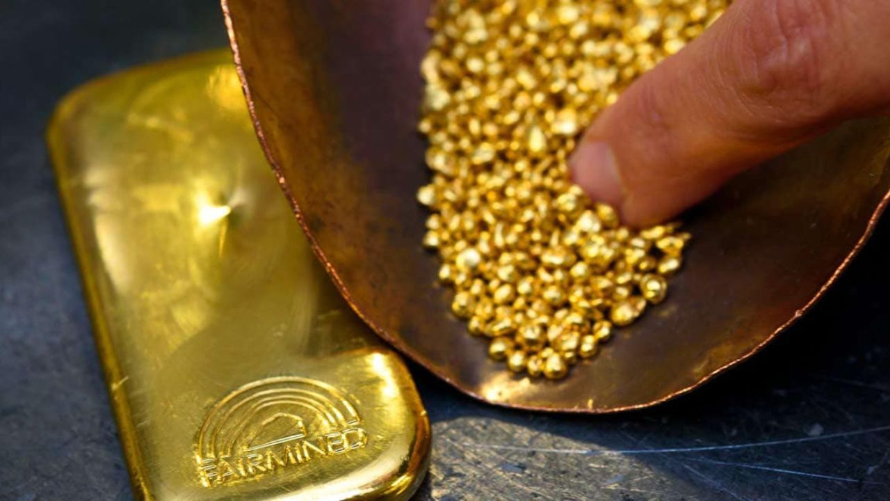 सोने महागले तशी वाढली तस्करी, या विमानतळावर 73 लाखांचे सोने टाकून आरोपी पसार सोने महागले तशी वाढली तस्करी, या विमानतळावर 73 लाखांचे सोने टाकून आरोपी पसार