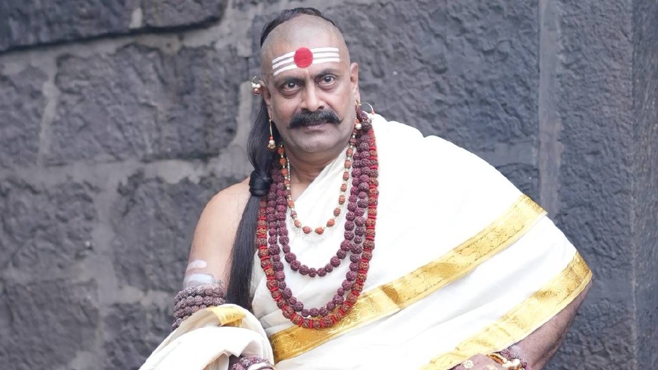 "कलाकार म्हणून स्वीकारलेली ही व्यक्तिरेखा मला खूप महत्त्वाची वाटते. कलाकार म्हणून माझ्या प्रत्येक भूमिकेमध्ये मी वेगळेपण कसं आणू शकतो हे महत्त्वाचं आहे. ‘अभंग तुकाराम’ चित्रपटातील  या भूमिकेच्या निमित्ताने मला ही संधी मिळाली," असं त्यांनी सांगितलं. 
