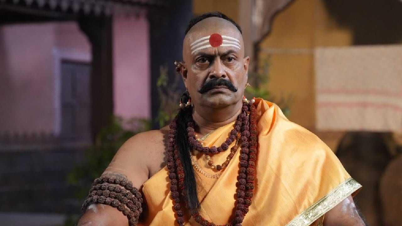 दिग्पाल लांजेकर दिग्दर्शित ‘अभंग तुकाराम’ चित्रपट येत्या 7 नोव्हेंबरला प्रेक्षकांच्या भेटीला येणार आहे. पॅनोरमा स्टुडिओज ही नामांकित निर्मिती संस्था या चित्रपटाचे प्रस्तुतकर्ते आहेत.  चित्रपटाचे निर्माते कुमार मंगत पाठक, अभिषेक पाठक असून सहनिर्माते मुरलीधर छतवानी, रवींद्र औटी आहेत.  
