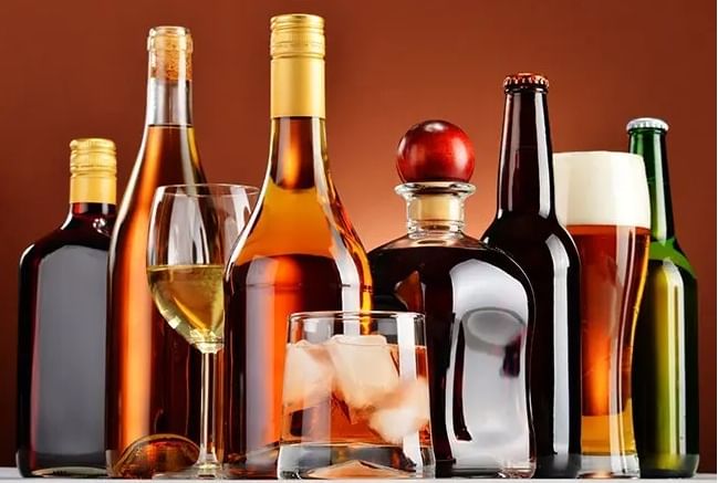 मद्य  (Alcohol) - मद्य प्यायल्याने हाडांवर मोठा वाईट परिणाम होता. दारु शरीरातील कॅल्शियमचे शोषण कमी करते. आणि त्यामुळे तुमची हाडे कमजोर होऊ शकतात. यामुळे हाडे ठीसुळ होऊ शकतात. हाडांच्या फ्रॅक्चरचे प्रमाण वाढते. हाडे मजबूत हवी तर दारु बंद करायला हवी. 