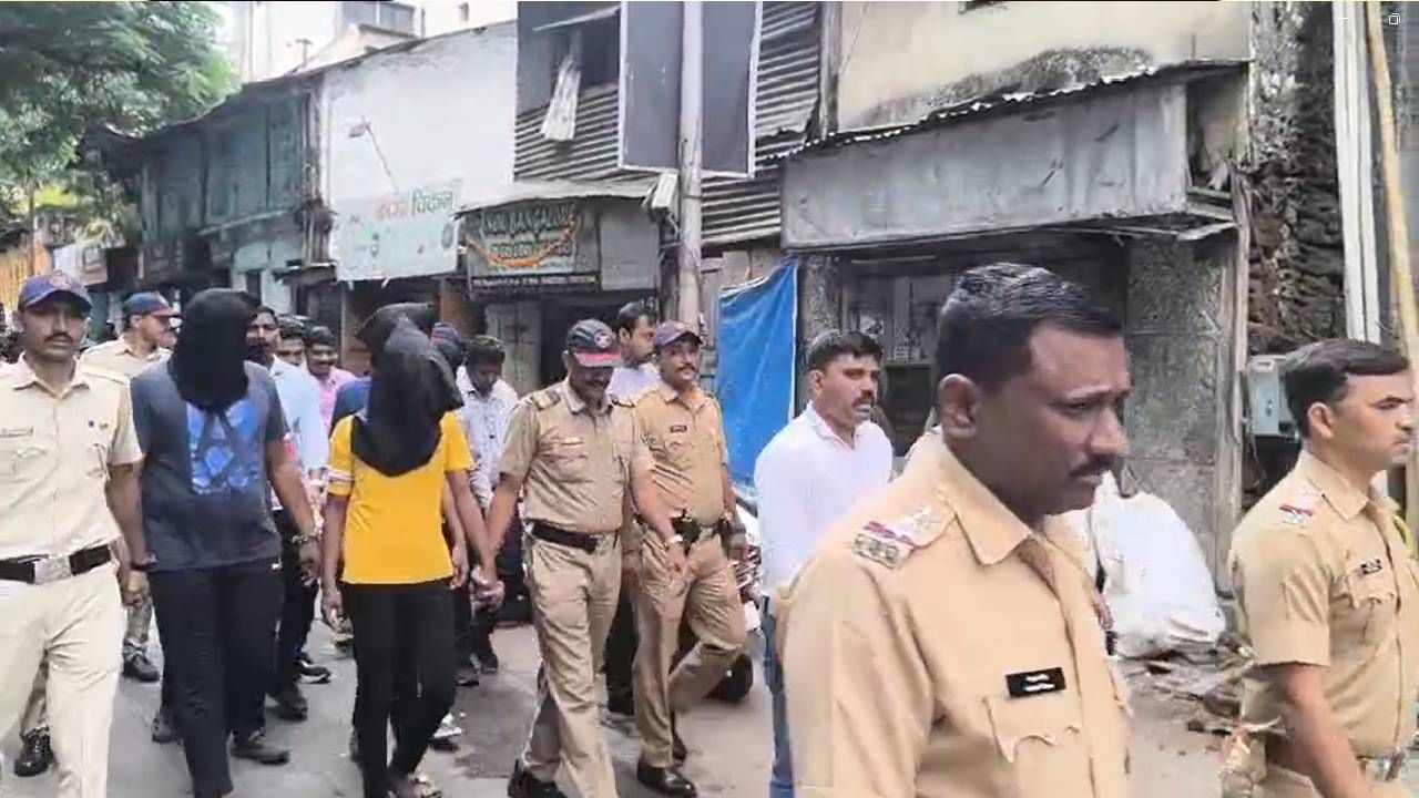 पुण्यातील आयुष कोमकर या प्रकरणी पोलिसांनी जोरदार कारवाई केली आहे. या प्रकरणातील मुख्य आरोपी आणि आंदेकर टोळीचा म्होरक्या बंडू आंदेकरला पोलिसांनी बेड्या घातल्या आहेत. आता आंदेकर टोळीला पाठिंबा देत रिल्स अपलोड करणाऱ्यांना पोलिसांनी चांगलाच इंगा दाखवला आहे.