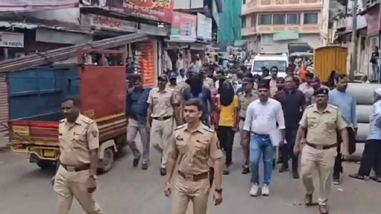 पोलिसांनी दिलेल्या माहितीनुसार, आंदेकर टोळीच्या समर्थकांनी त्यांच्या सोशल मीडिया अकाऊंटवर "Badla to fix, reply hoga. Aata fakt body moza kutryano " अशा व इतर स्टेटस स्टोरी अपलोड केल्या होत्या.