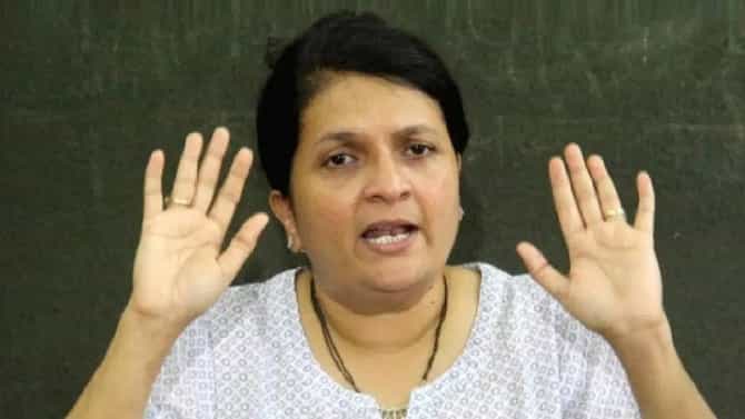 अंजली दमानिया यांची थेट सरकारवर टीका, म्हणाल्या, अर्थमंत्री दहावी पास..