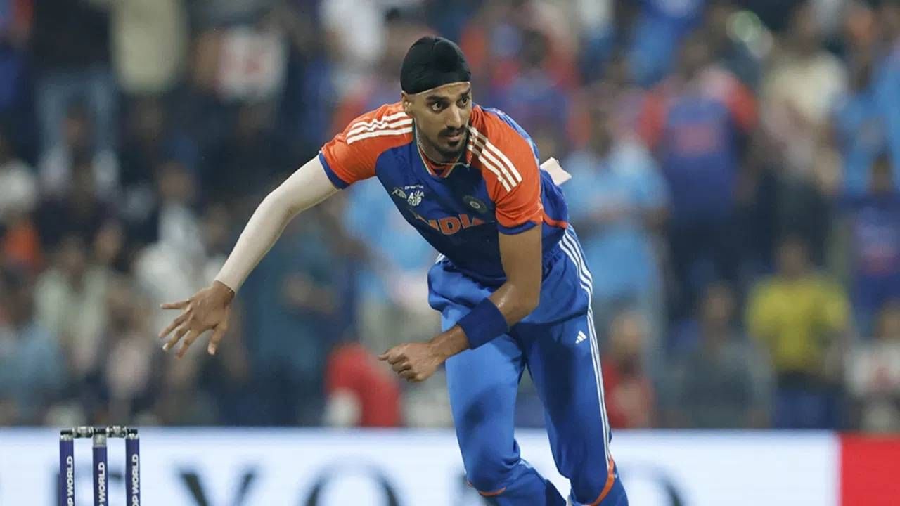 हार्षित राणा ऑस्ट्रेलियातील उसळी घेणाऱ्या खेळपट्टीवर आखुड टप्प्याची गोलंदाजी करण्याची क्षमता ठेवतो. त्यामुळे अर्शदीपऐवजी हार्षित राणाला संधी दिली जात आहे. त्यामुळे दुसर्‍या टी20 सामन्यातही हार्षित राणाला प्राधान्य असेल यात काही शंका नाही. (Photo- PTI)