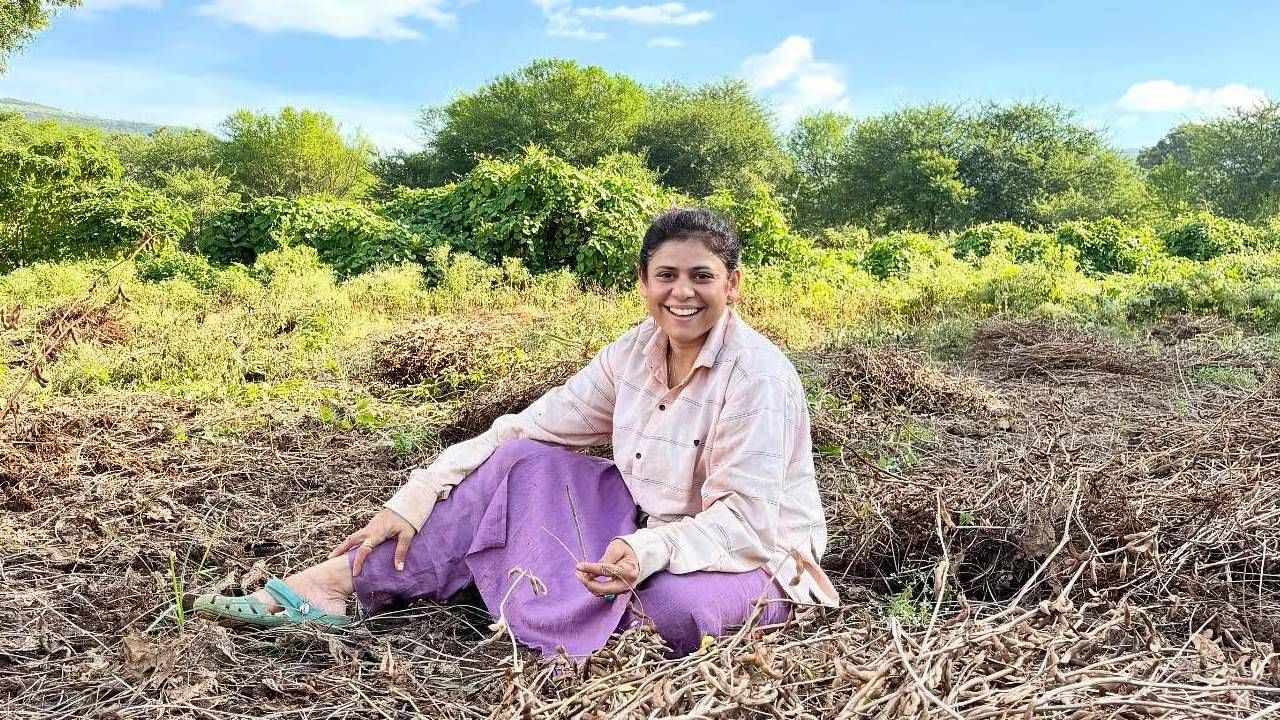 आम्ही ज्या अभिनेत्री विषयी बोलत आहोत ती अभिनेत्री दुसरी तिसरी कोणी नसून आई कुठे काय करते मालिकेत काम करणारी अश्विनी महांगडे आहे. तिने सोशल मीडियावर काही फोटो शेअर केले आहेत.