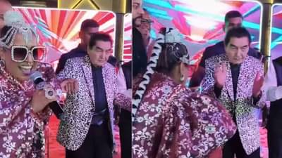 असरानी यांचा निधनाच्या 10 दिवस आधीचा व्हिडीओ; मंचावर सर्वांसोबत थिरकले