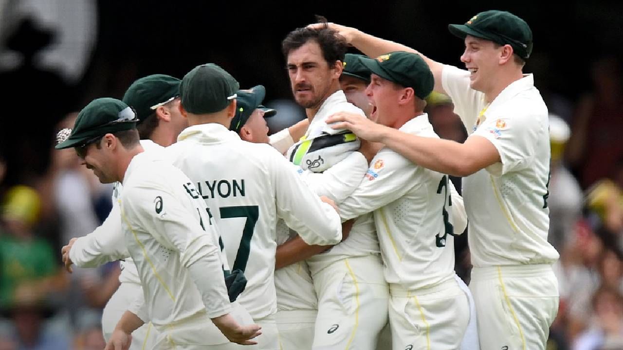 ऑस्ट्रेलियाचा संघ विजयाच्या यादीत अव्वल स्थानी आहे. ऑस्ट्रेलिया 1877 पासून आंतरराष्ट्रीय सामने खेळत असून 2107 सामने खेळले आहेत. या काळात त्यांनी 1158 सामने जिंकले आहेत. तर 676 सामने गमावले आहेत. 14 सामने बरोबरीत, तर 219 सामने अनिर्णित ठरले आहेत. ऑस्ट्रेलिया एक हजाराहून अधिक सामने जिंकणारा जगातील एकमेव संघ आहे.  (Photo- Cricket Australia Twitter)