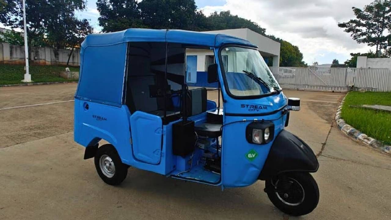 जगातील पहिली सेल्फ-ड्रायव्हिंग ऑटो लाँच, किंमत, फीचर्स जाणून घ्या