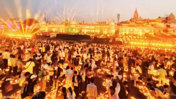 संपूर्ण देशात मोठ्या उत्साहात दिवाळी सण साजरा केला जात आहे. अयोध्येत नवव्यांदा दीपोत्सव साजरा करण्यात आला. राम की पैडी आणि सरयू नदीच्या काठावर 26 लाखांपेक्षा प्रज्वलित अधिक दिवे लावण्यात आले. हा एक नवा विश्वविक्रम आहे.