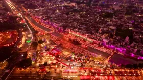 26 लाख दिव्यांनी उजळला शरयू घाट, पहा अयोध्येतील दीपोत्सवाचे PHOTO