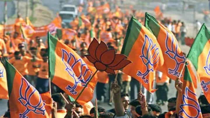 BJP : मतदार याद्यांवरून विरोध करणाऱ्यांना भाजप देणार असं उत्तर, थेट पुराव्यासह बाहेर काढणार... BJP : मतदार याद्यांवरून विरोध करणाऱ्यांना भाजप देणार असं उत्तर, थेट पुराव्यासह बाहेर काढणार...