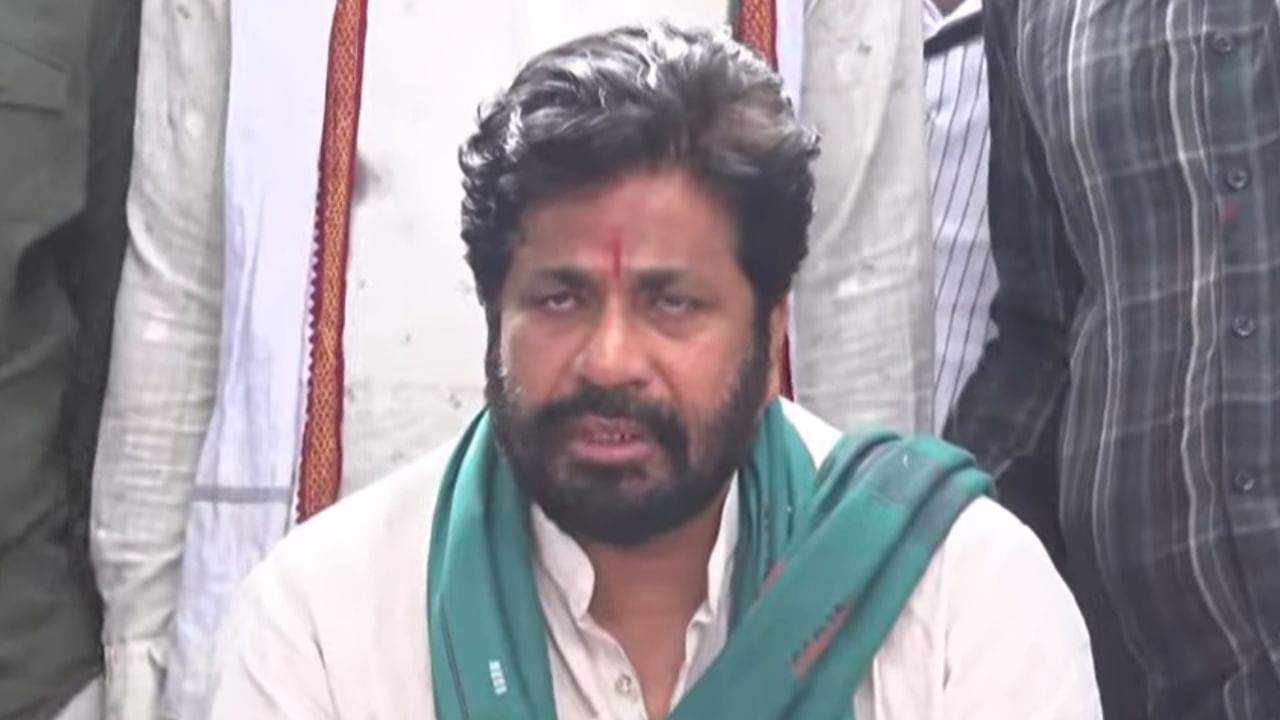 बच्चू कडूंची नागपूरकडे कूच, 4 ते 5 वाजेपर्यंत निर्णय द्या, नाहीतर थेट... सरकारला अल्टिमेटम