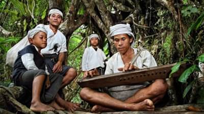 जगातील अनोखं गाव! प्रत्येकजण आहे ज्योतिषी, क्षणात सांगू शकतात तुमचं भविष्य