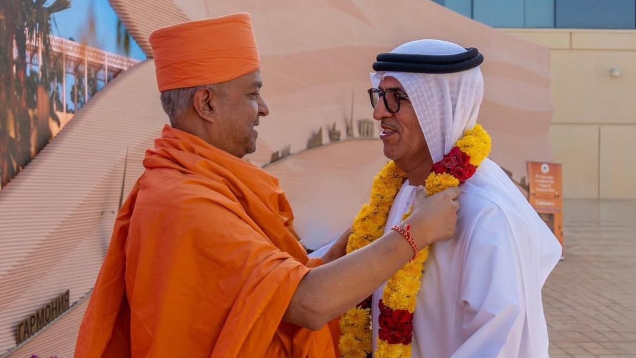 स्वामी ब्रह्मविहारिदास यांनी शिष्टमंडळाचे स्वागत केले. स्वामींना शिष्टमंडळाला मंदिराचा परिसर दाखवला आणि प्रेम, शांती आणि मैत्रीपूर्ण संबंधाच्या दृष्टिकोनाबद्दल माहिती दिली. ही भेट विविध मुद्यांवर चर्चा करण्यासाठी एक व्यासपीठ बनले.  