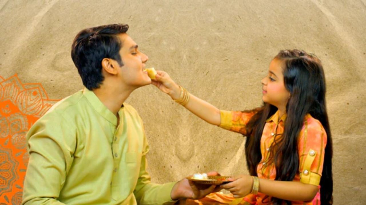 जर तुम्हालाही भाऊ किंवा बहिण नसेल तरीही तुम्ही भाऊबीज साजरी करु शकता. ज्या मुलींना सख्खा भाऊ नाही, त्या बहिणी कुटुंबातील किंवा जवळच्या नात्यातील पुरुषांना भाऊ मानून भाऊबीजेला ओवाळू शकतात.