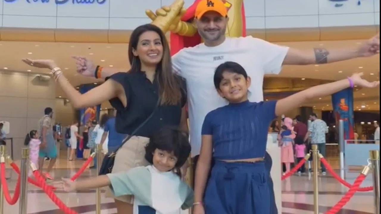 कोणीतरी आर्टिफिशल इंटेलिजेंसचा वापर करुन हरभजन आणि एका अज्ज्ञात मुलाचा फोटो व्हायरल केलाय. त्याला हरभजनचा मुलगा म्हटलय. पण खरच याचं हरभजनशी काही देणं-घेणं नाहीय. (PC-INSTAGRAM)