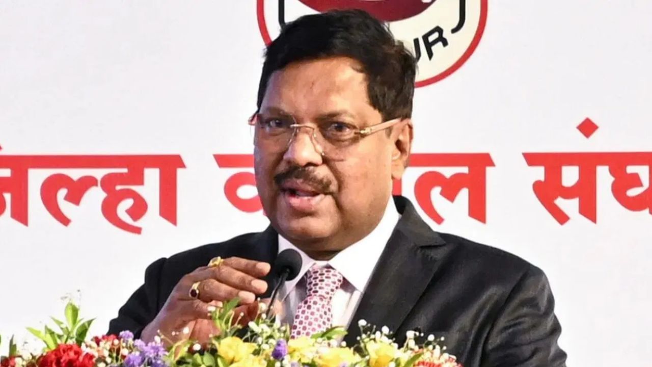 तो एक भ्याड हल्ला... सरन्यायाधीशांवर बूट फेकण्याचा प्रयत्न, शरद पवारांपासून राजेंद्र गवईंपर्यंत संतप्त प्रतिक्रिया काय?