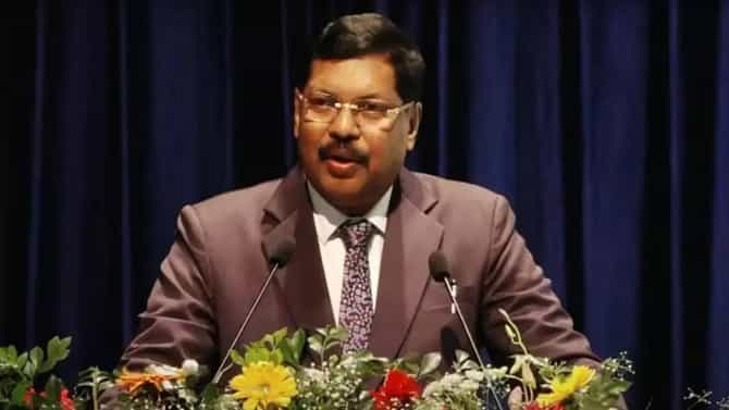 Bhushan Gavai : धक्कादायक, सुप्रीम कोर्टात सरन्यायाधीश भूषण गवई यांच्यावर बूट फेकण्याचा प्रयत्न