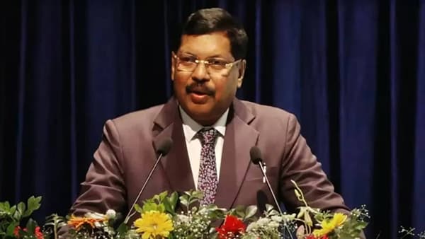 Bhushan Gavai : धक्कादायक, सुप्रीम कोर्टात सरन्यायाधीश भूषण गवई यांच्यावर बूट फेकण्याचा प्रयत्न