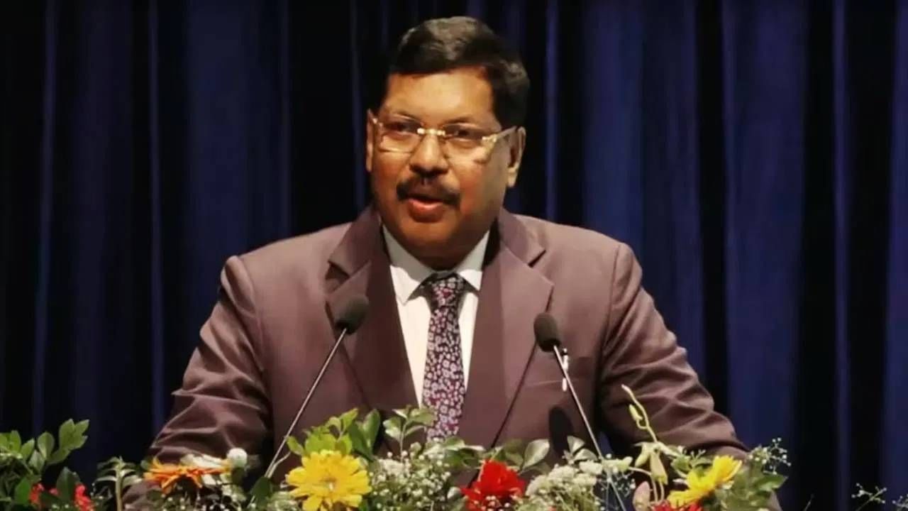 Bhushan Gavai : धक्कादायक, सुप्रीम कोर्टात सरन्यायाधीश भूषण गवई यांच्यावर बूट फेकण्याचा प्रयत्न