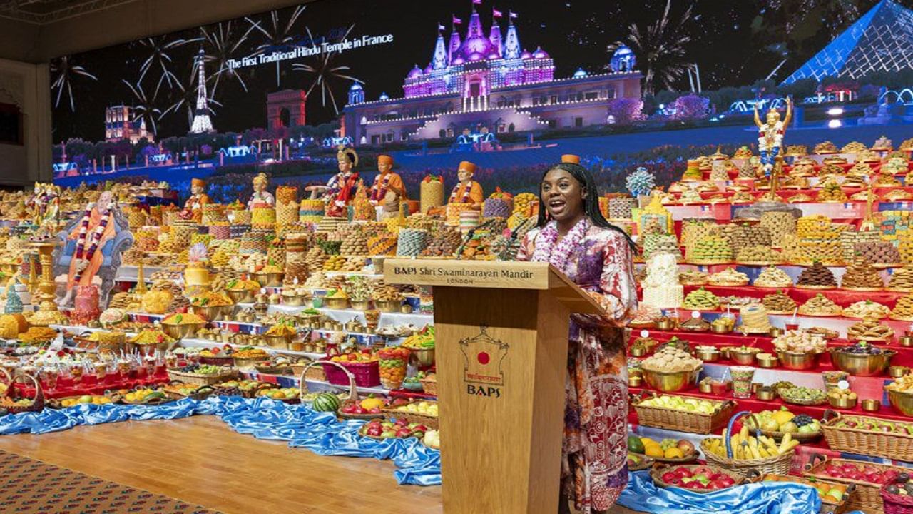 मंदिरात पोहोचल्यावर, बॅडेनॉक यांचे वरिष्ठ बीएपीएस स्वयंसेवक आणि समुदाय प्रतिनिधींनी उत्साहपूर्वक स्वागत केले. त्यांनी मंदिराच्या दैवी वातावरणाचे, नाजूक शिल्पकलेचे आणि "अन्नकूट" या भव्य प्रसाद प्रदर्शनाचे कौतुक केले.