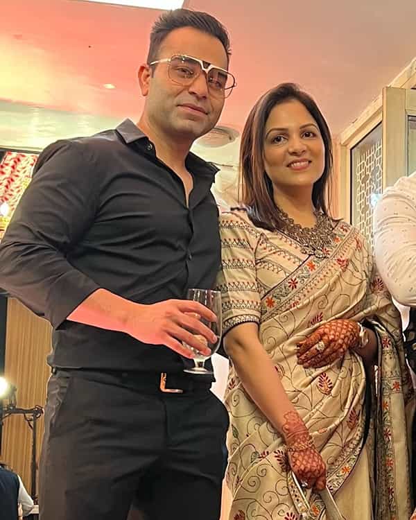 भारताचा स्ट्रार क्रिकेटर विराट कोहलीला आज संपूर्ण जग ओळखते. त्याची वेगळी ओळख करून देण्याची आज गरज नाही. विराट सर्वांनाच माहिती आहे. मात्र त्याच्या कुटुंबीयांविषयी फारच कमी लोकांना माहिती आहे.