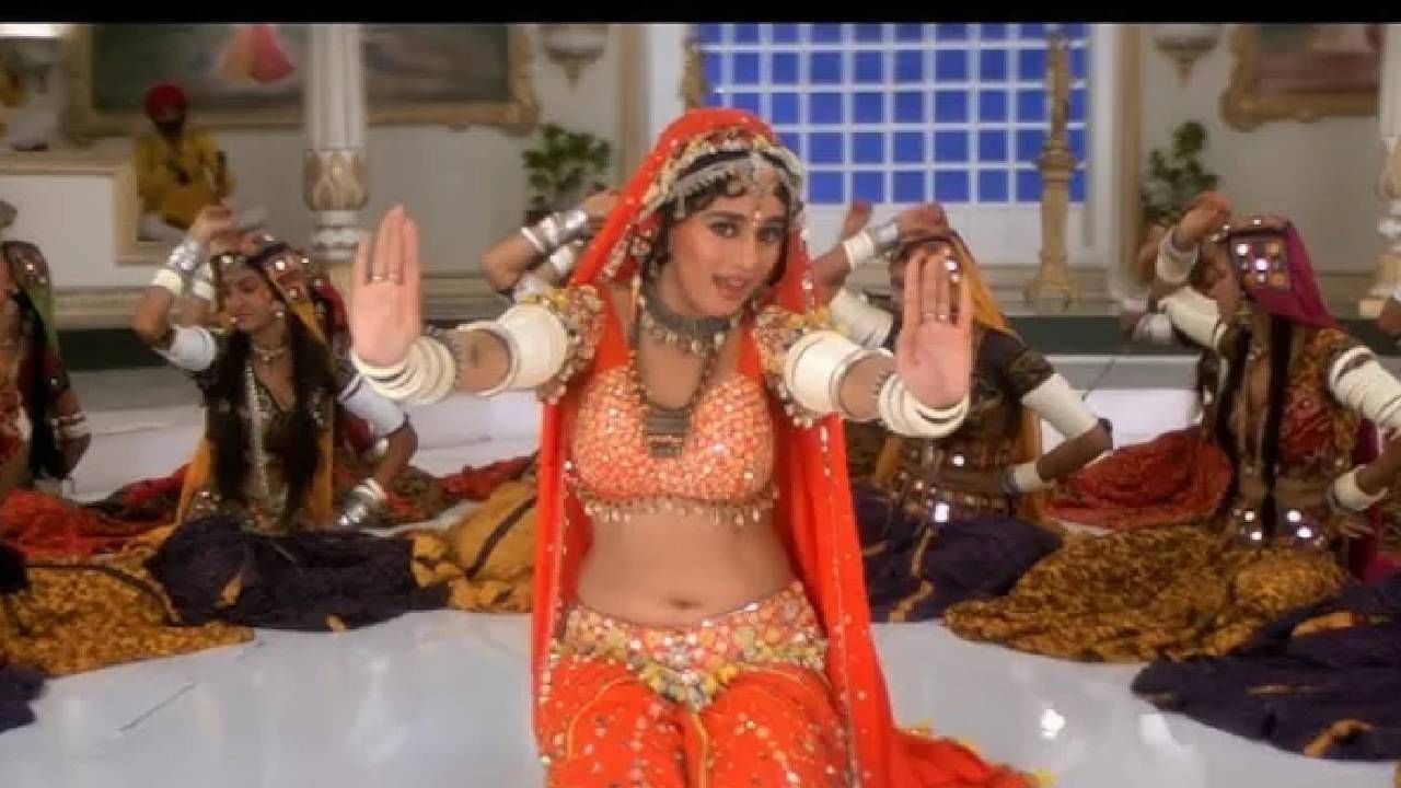 कोर्टाच्या या निर्णयानंतर ही हे प्रकरण पेटले होते. तेव्हा माधुरीच्या मदतीला शिवसेना प्रमुख बाळासाहेब ठाकरे आले होते. त्यांनी  "या गाण्यात काहीही अश्लील नाही, त्यामुळे विरोध करणे बंद करा," असे स्पष्ट मत व्यक्त केले होते.