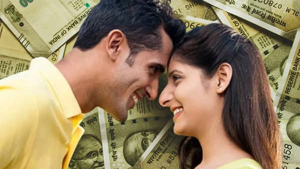 PPF मध्ये जॉइंट अकाऊंटची सुविधा नसते. पण पति आणि पत्नी दोघे आपपाल्या नावाने वेगवेगळी अकाऊंट उघडू शकतात. दोघांनी जर वर्षाला प्रत्येकी 1.50 लाख जमा केले तर वर्षाची गुंतवणूक एकूण 3 लाख रुपये होते.