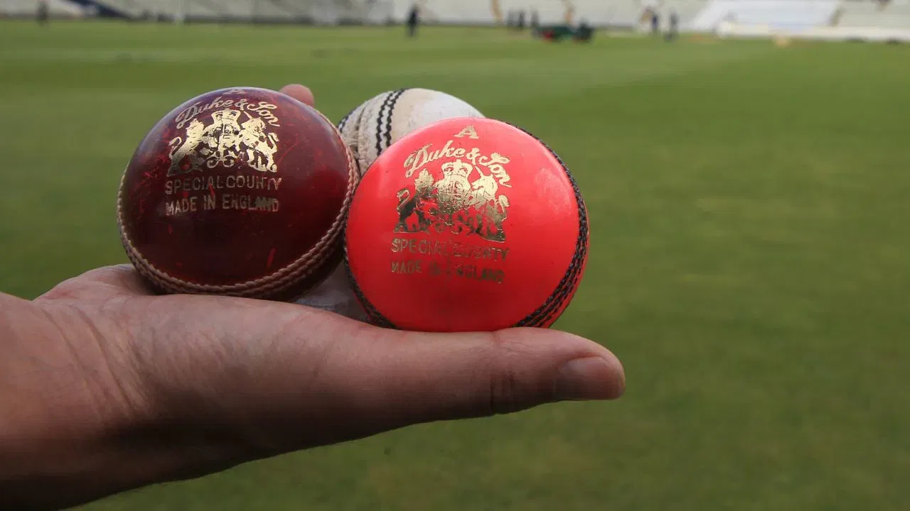 भारतात एकही गाव नसेल जिथे क्रिकेट खेळले किंवा पाहिले जात नसेल. भारतीय चाहते आपल्या देशाच्या खेळाडूंवर अफाट प्रेम करतात. मात्र या चाहत्यांना एका सोप्या प्रश्नाचे उत्तर माहिती नसेल. 