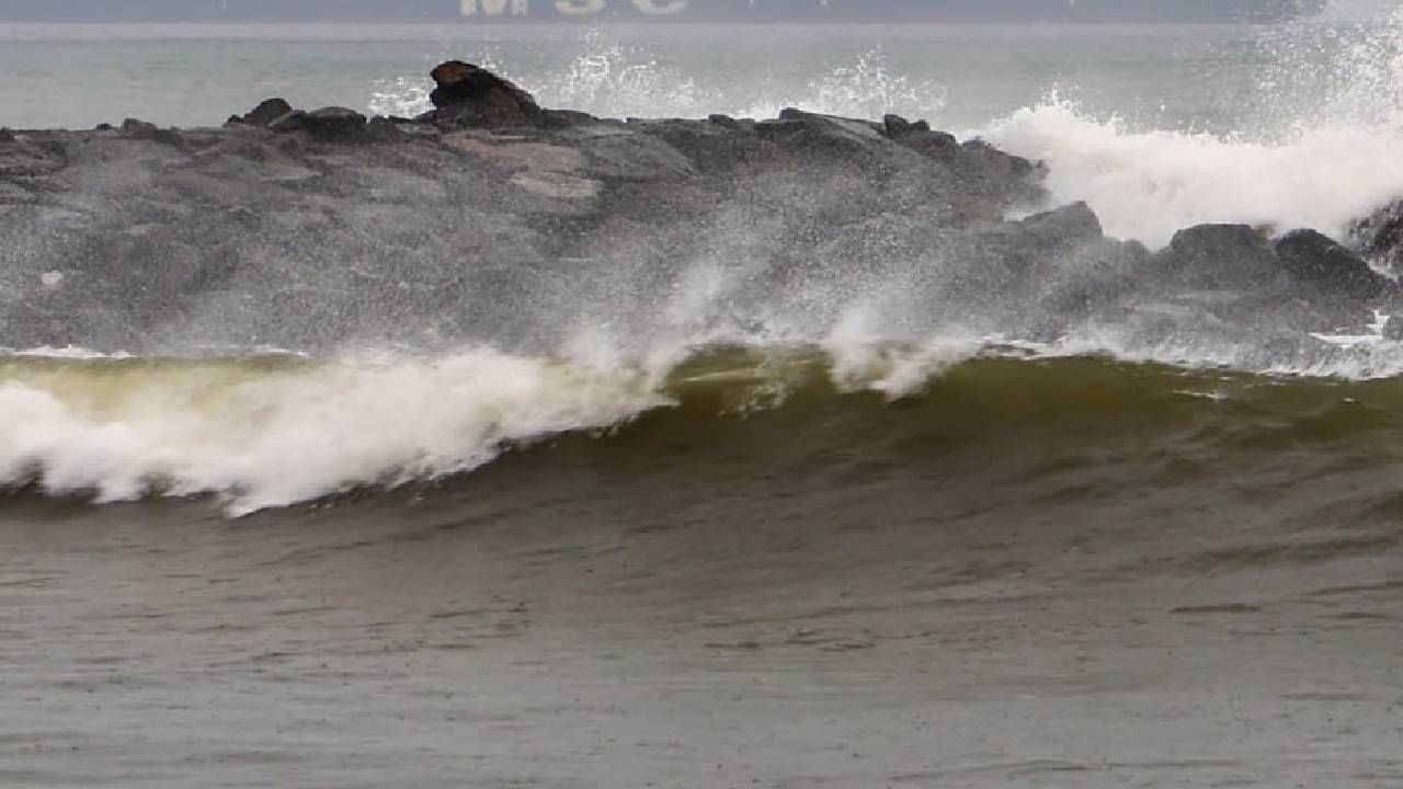 ताशी 100 किमी वेगाने वारे, मोंथा चक्रीवादळचा कहर, 1 जणाचा मृत्यू, पुढील काही तास धोक्याची, पावसासह... ताशी 100 किमी वेगाने वारे, मोंथा चक्रीवादळचा कहर, 1 जणाचा मृत्यू, पुढील काही तास धोक्याची, पावसासह...