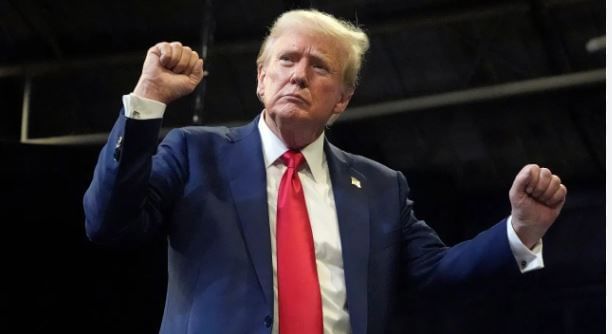 मिळालेल्या माहितीनुसार डोनाल्ड ट्रम्प यांनी आता हमासला 48 तासांचे अल्टिमेटम दिले आहे. या काळात शांतता कराराला नाकारल्यास त्याचे कठोर परिणाम भोगावे लागतील, अशी थेट धमकीच ट्रम्प यांनी दिली आहे.