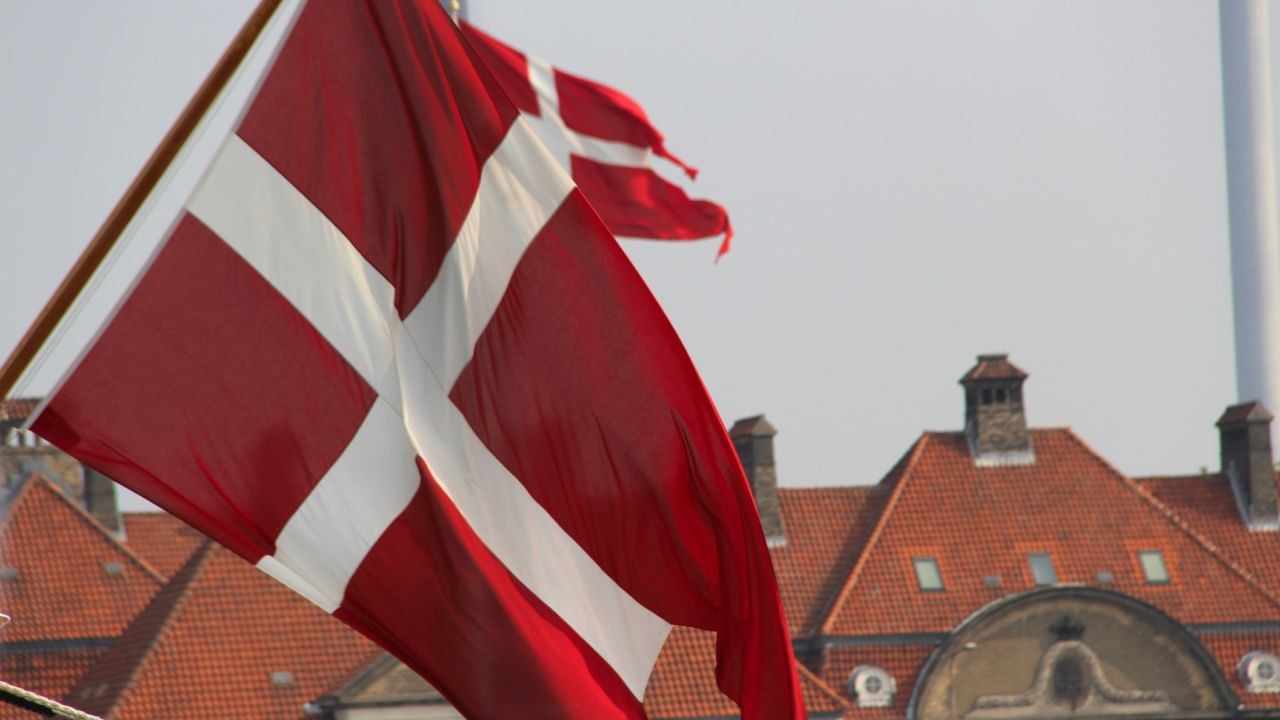 आजही डेन्मार्कसाठी 'डॅनेब्रॉग' हा केवळ एक झेंडा नसून, तो त्यांच्या इतिहासाचे, राष्ट्रीय अभिमानाचे आणि ओळखीचे ज्वलंत प्रतीक आहे.