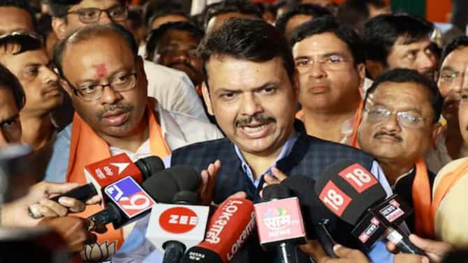 मोठी बातमी... 30 जूनपूर्वीच शेतकऱ्यांची कर्जमाफी, देवाभाऊंचा शिष्टमंडळांला शब्द