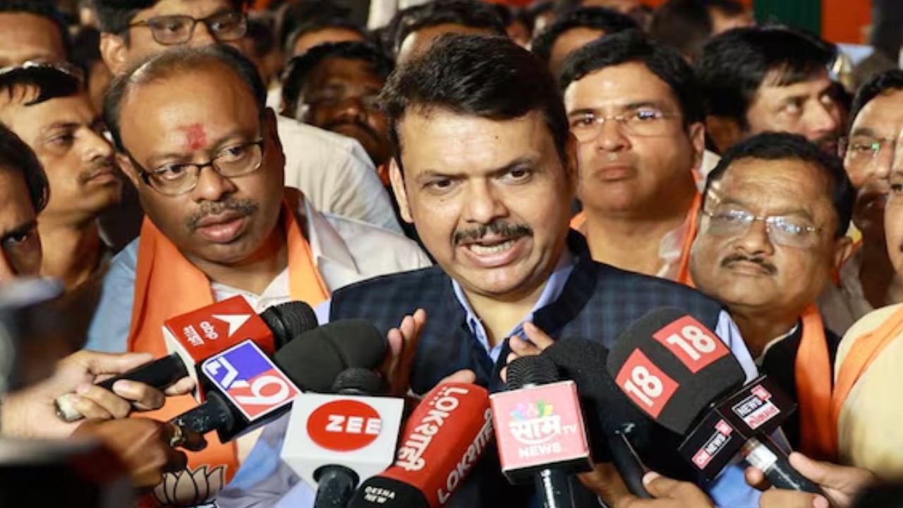 मोठी बातमी... 30 जूनपूर्वीच शेतकऱ्यांची कर्जमाफी, देवाभाऊंचा शिष्टमंडळांला शब्द मोठी बातमी... 30 जूनपूर्वीच शेतकऱ्यांची कर्जमाफी, देवाभाऊंचा शिष्टमंडळांला शब्द