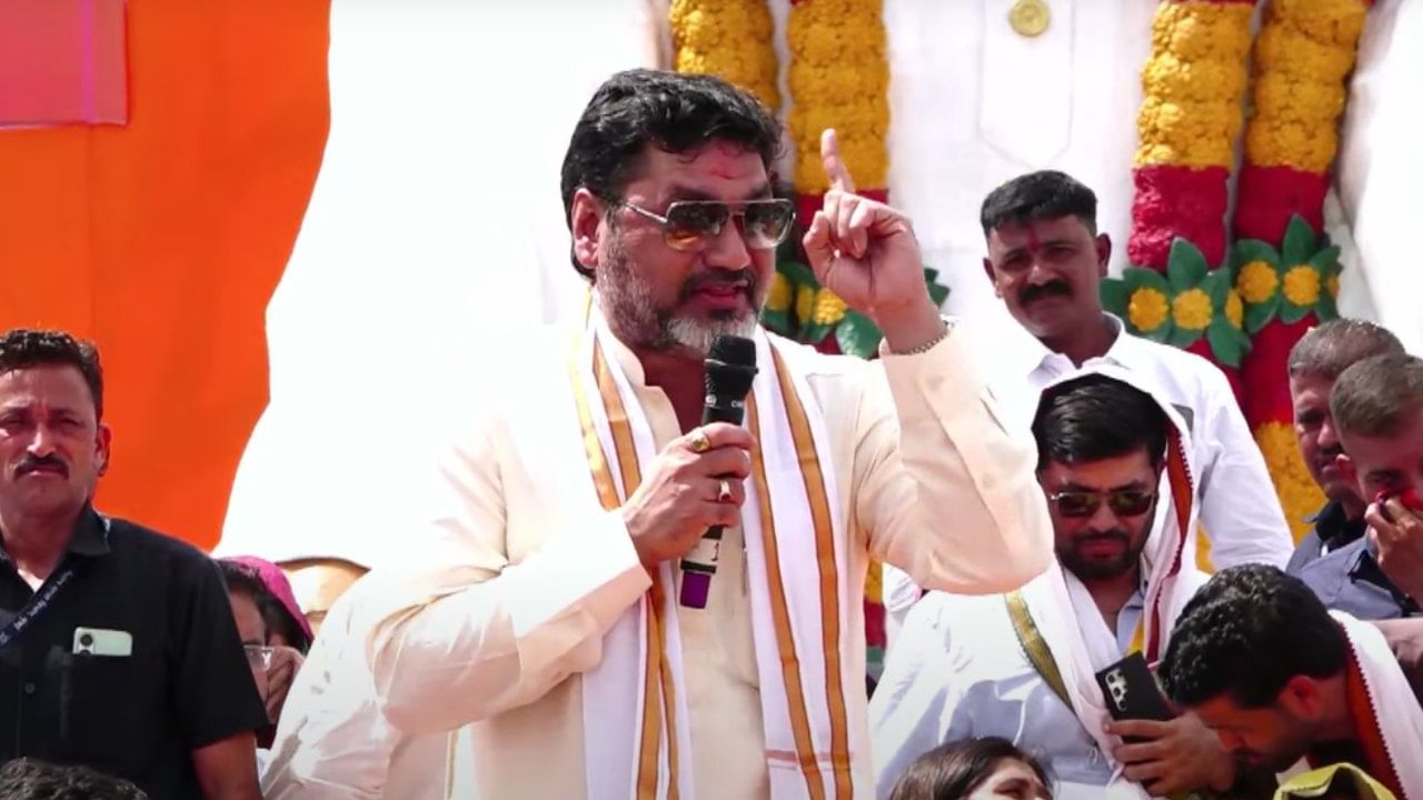 Dhananjay Munde Shayari : हम आंधीयो में भी चिराग... धनंजय मुंडेंनी शायरीद्वारे मांडले दु:ख Dhananjay Munde Shayari : हम आंधीयो में भी चिराग... धनंजय मुंडेंनी शायरीद्वारे मांडले दु:ख