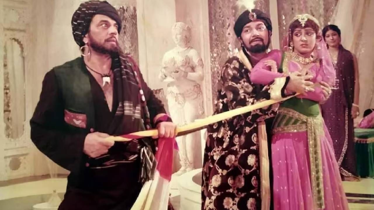 धर्मेंद्र यांनी एकदा एका हल्लेखोराला एका मिनिटात सरळ केलं होतं. सत्यजीत यांनी सांगितलं, "एकदा एका चाहत्याने धर्मेंद्र यांच्यावर चाकूने हल्ला केला आणि धर्मेंद्र यांनी त्याला एका मिनिटात सरळ केलं. आजकाल अभिनेते सहा गनमॅन आणि इतर लोकांसोबत फिरतात, पण त्या काळात धर्मेंद्र आणि विनोद खन्ना यांच्यासारखे अभिनेते मोकळेपणाने फिरायचे."