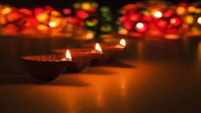 Vastu Tips : दिवाळीच्या दिवशी करा हे पाच सोपे उपाय, नशीब नक्की चमकणार, तिजोरी धनाने भरून जाणार