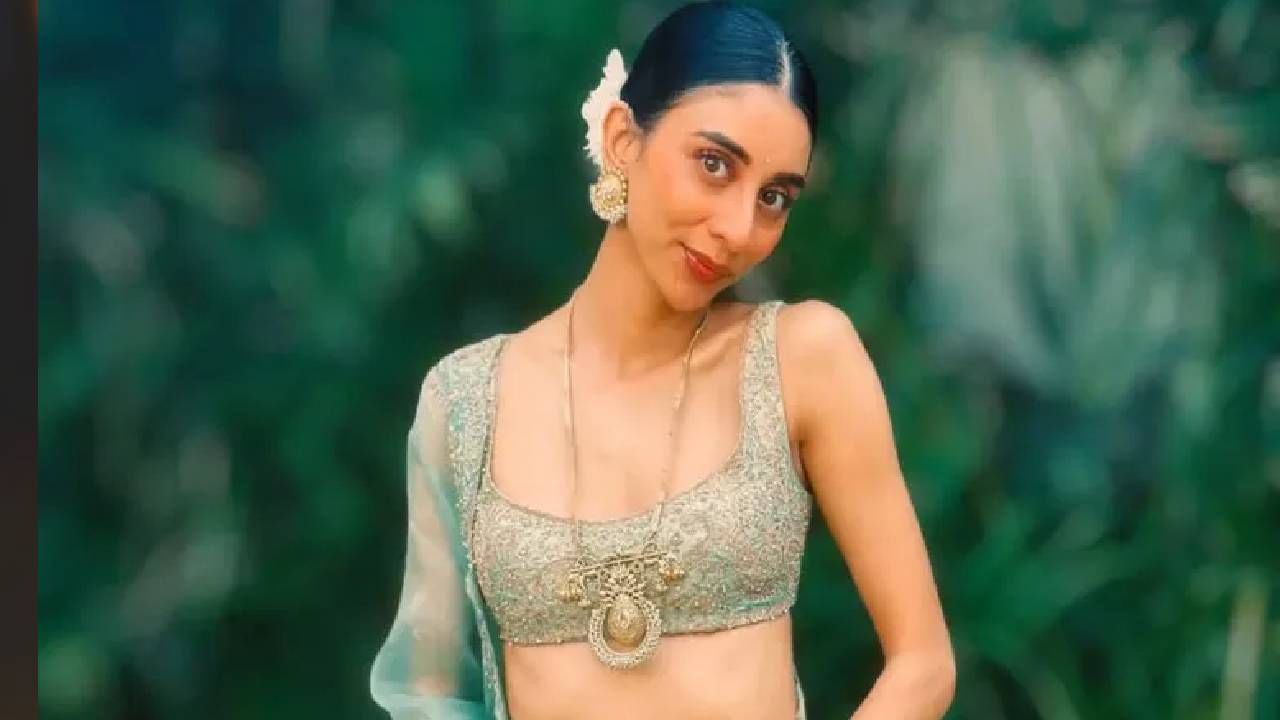 दिग्दर्शकाच्या कृत्यामुळे डॉली घाबरली. तिला काय करावं हे समजलं नाही. तेव्हा डॉलीचं वय साधारण 19 वर्षांचं होतं, तर तो कास्टिंग डायरेक्टर सुमारे 35-40 वर्षांचा होता.